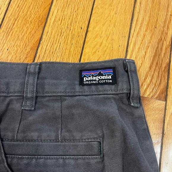 Patagonia Black Flat Front Hiking Shorts with front and back pockets. - Picture 4 of 4